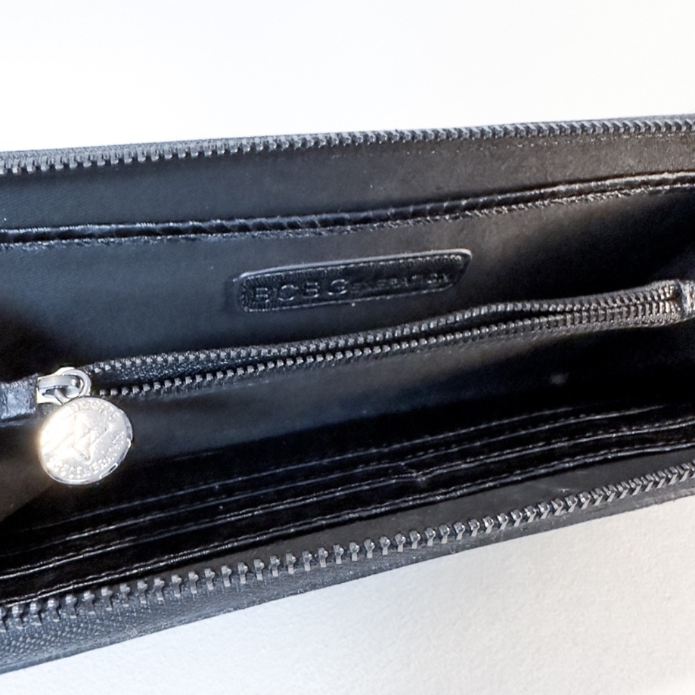 BCBGeneration Black Textured Wallet – Like New - Picture 4 of 6